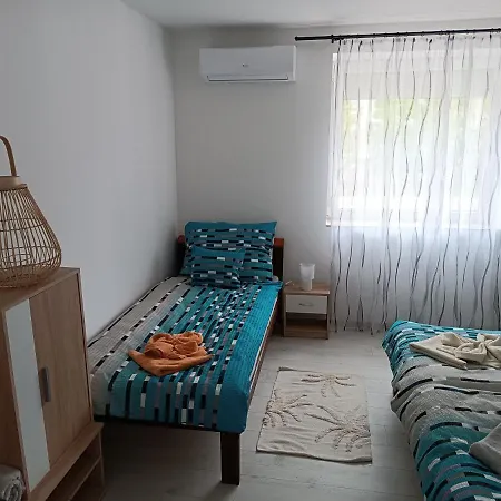Szintia Vendeghaz Guest house *